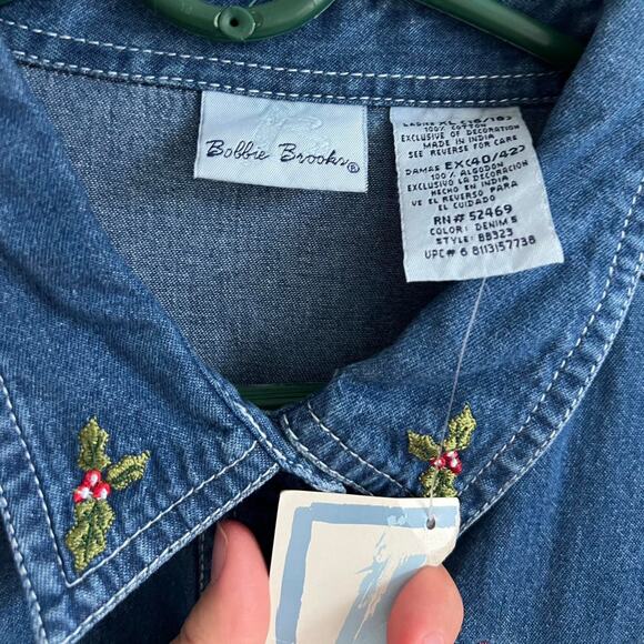 Vintage christmas denim button down - Picture 4 of 5